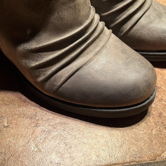 Natural Soul Gray & Black Booties - Picture 10 of 11